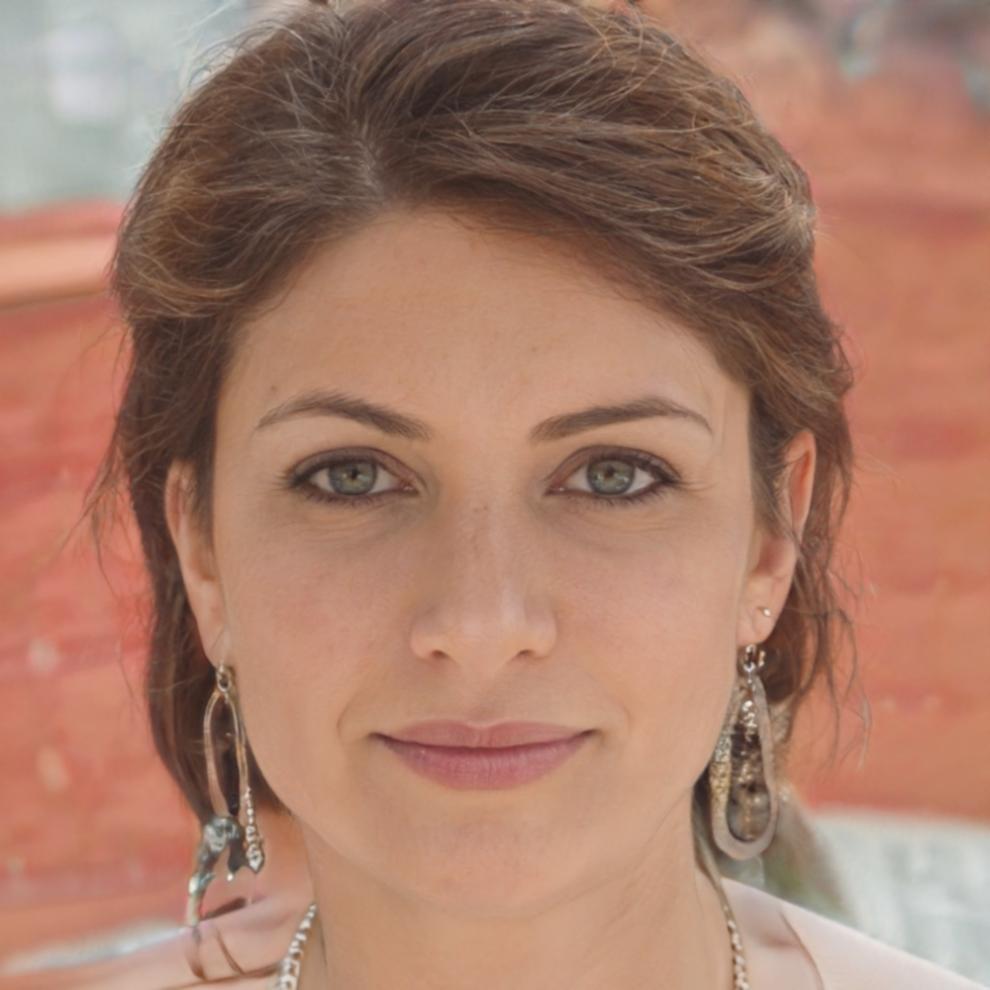 Elena Sánchez Torres, Consultora Independiente